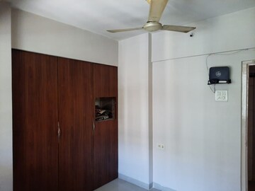 Room in 2 BHK Apartment at Thane West – for Rent
