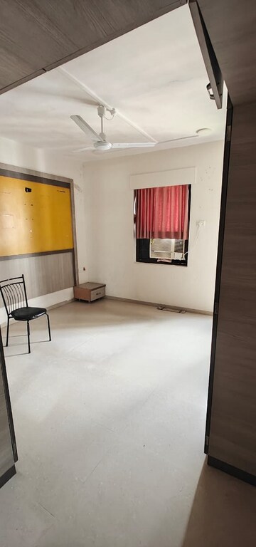 Team Area in 3 BHK Builder Floor at Matunga West – for Rent