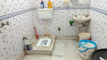 Attached Bathroom in 1 BHK Builder Floor at Vaishali Sector 5 – for Rent
