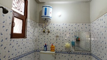 Bathroom in 1 BHK Builder Floor at Vaishali Sector 5 – for Rent