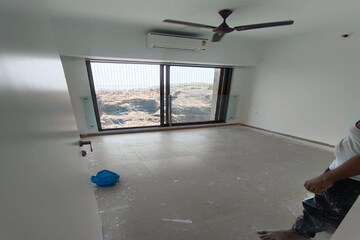 Room in 2 BHK Apartment at Kanakia Silicon Valley, Powai – for Rent