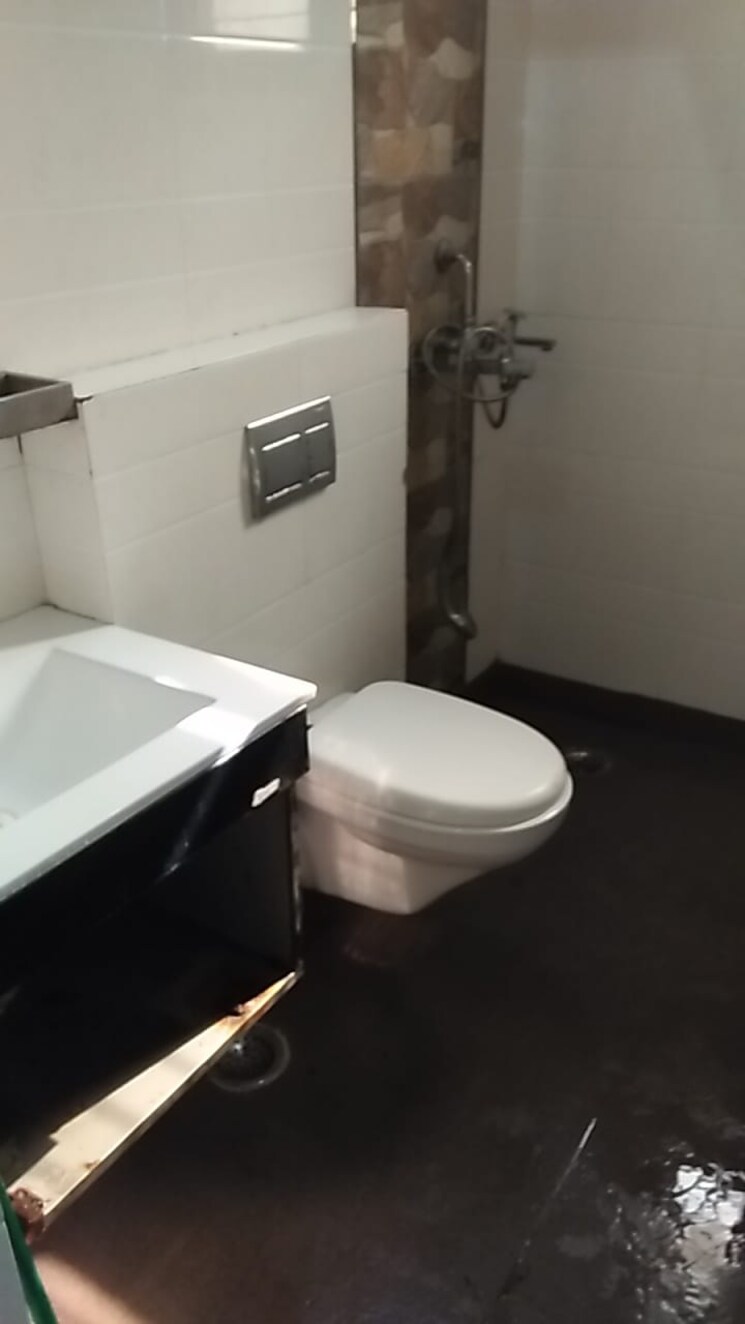 Bathroom, sector 1 vaishali 3 Bedroom 1350 Sq.Ft. Builder Floor In Sector 1 Vaishali Ghaziabad 8964509