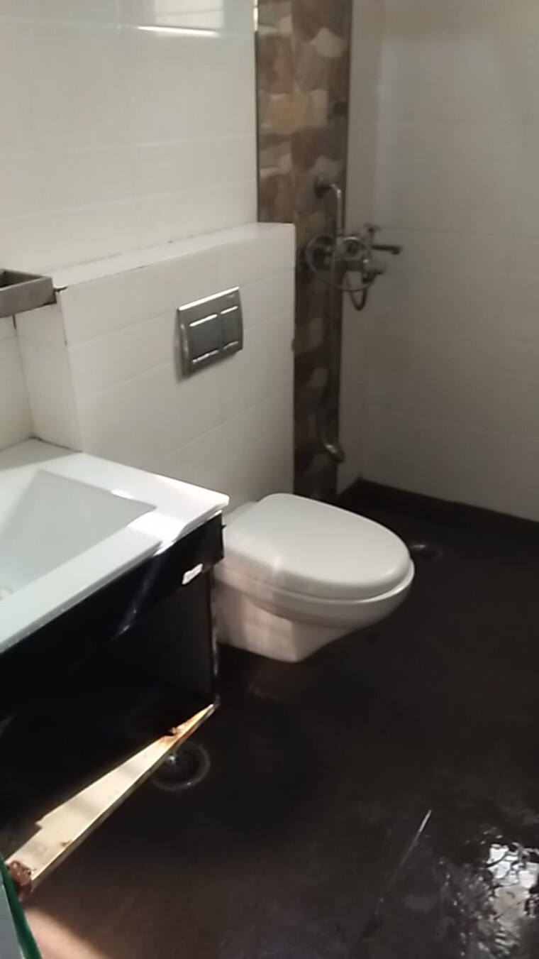 Bathroom, sector 1 vaishali 3 Bedroom 1350 Sq.Ft. Builder Floor In Sector 1 Vaishali Ghaziabad 8964509