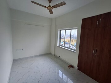 Room in 2 BHK Apartment at TPJ Lux Insignia, Thakurpukur – for Rent