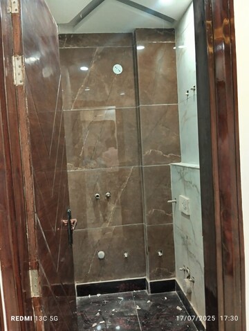 Furnished Amenities in 3 BHK Builder Floor at Rohini Sector 25 – for Sale
