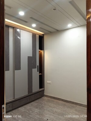 Room in 3 BHK Builder Floor at Rohini Sector 25 – for Sale