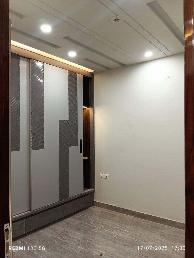 Room, rohini sector 25 3 Bedroom 900 Sq.Ft. Builder Floor In Rohini Sector 25 Delhi 8964557