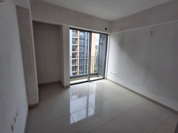 Room in 2 BHK Apartment at Godrej Seven, Joka – for Sale