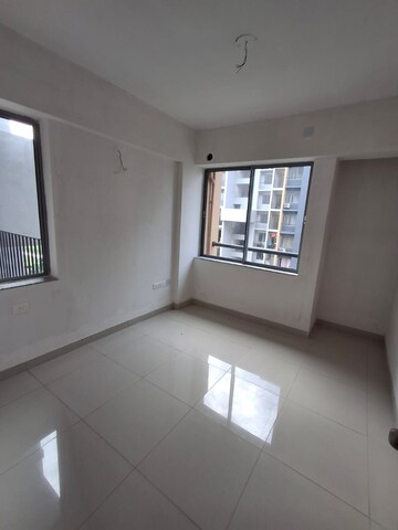 Room in 2 BHK Apartment at Godrej Seven, Joka – for Sale