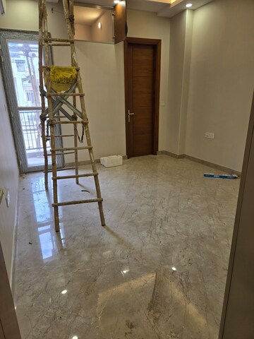 Furnished Amenities in 2 BHK Builder Floor at East Of Kailash – for Rent