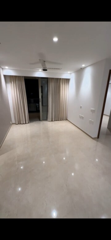 Room in 3 BHK Apartment at Hiranandani Highland, Powai – for Rent
