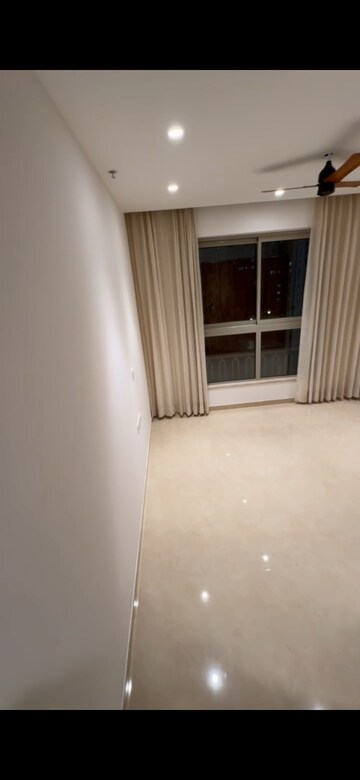 Room in 3 BHK Apartment at Hiranandani Highland, Powai – for Rent
