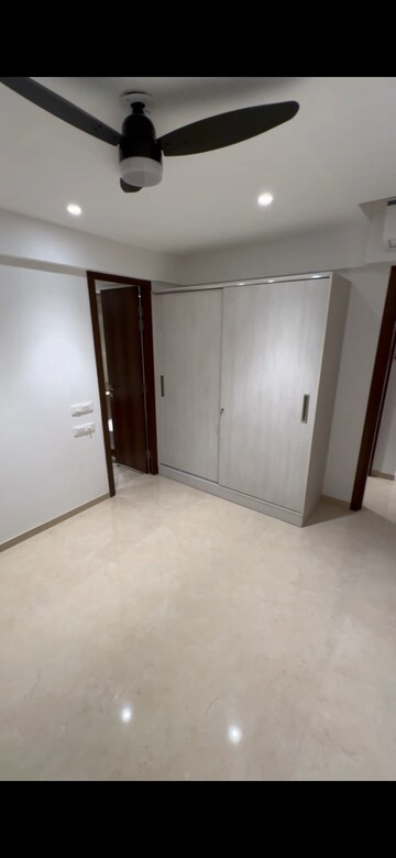 Room in 3 BHK Apartment at Hiranandani Highland, Powai – for Rent