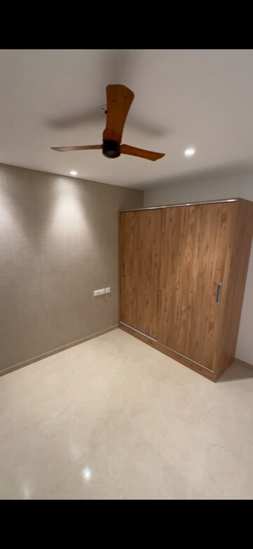 Room in 3 BHK Apartment at Hiranandani Highland, Powai – for Rent