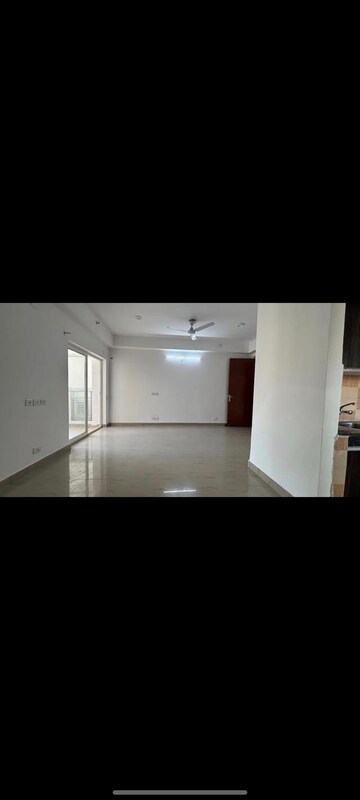 Room in 3 BHK Apartment at Conscient Heritage Max, Sector 102 – for Rent