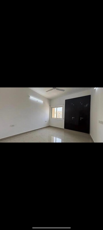Room in 3 BHK Apartment at Conscient Heritage Max, Sector 102 – for Rent