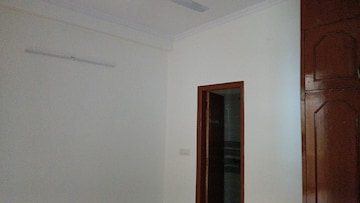 Room in 3 BHK Builder Floor at Vaishali Sector 5 – for Rent