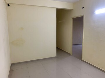 Room in 2 BHK Apartment at Pyramid Pride, Sector 76 – for Rent
