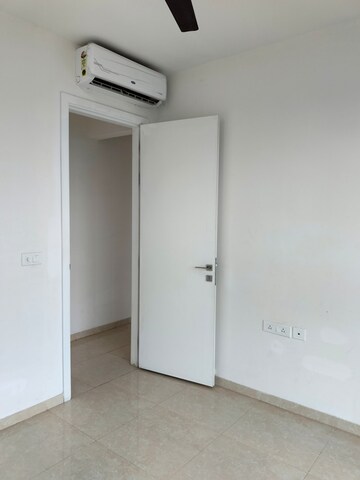 Room in 1.5 BHK Apartment at Runwal Forests, Kanjurmarg West – for Rent
