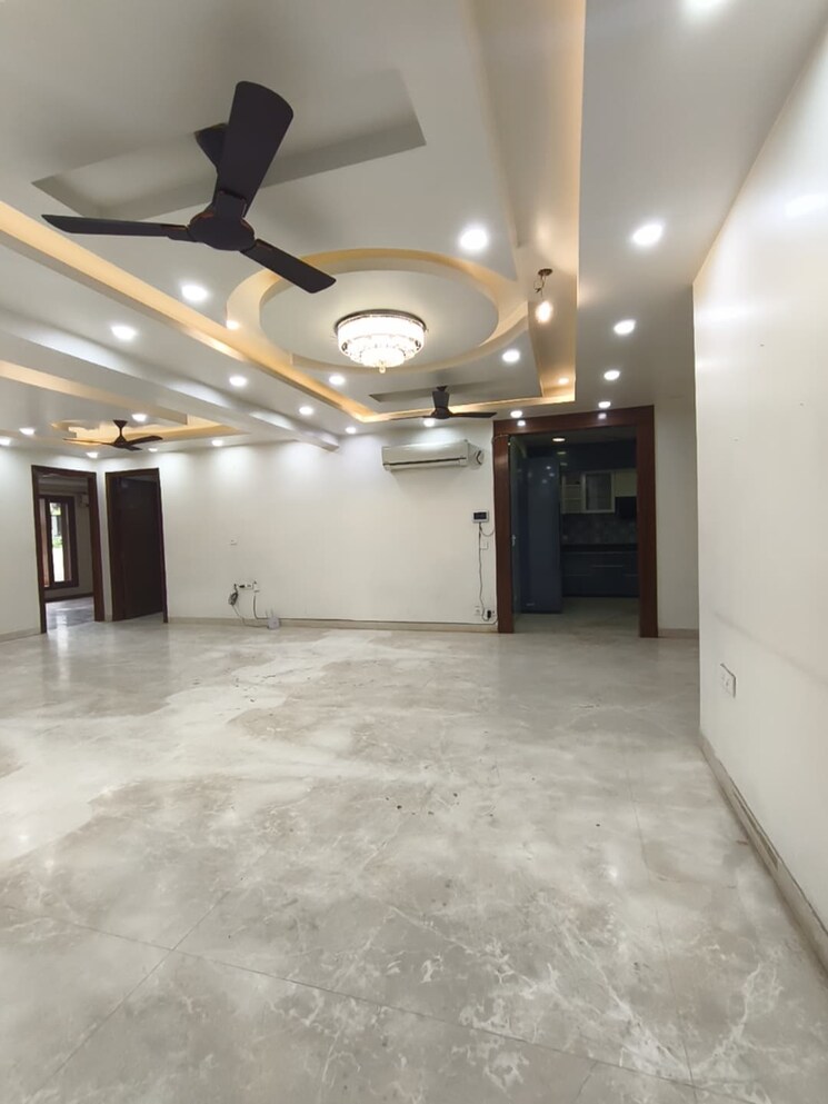 Room, golf course road 5 Bedroom 502 Sq.Yd. Builder Floor In Golf Course Road Gurgaon 8964686