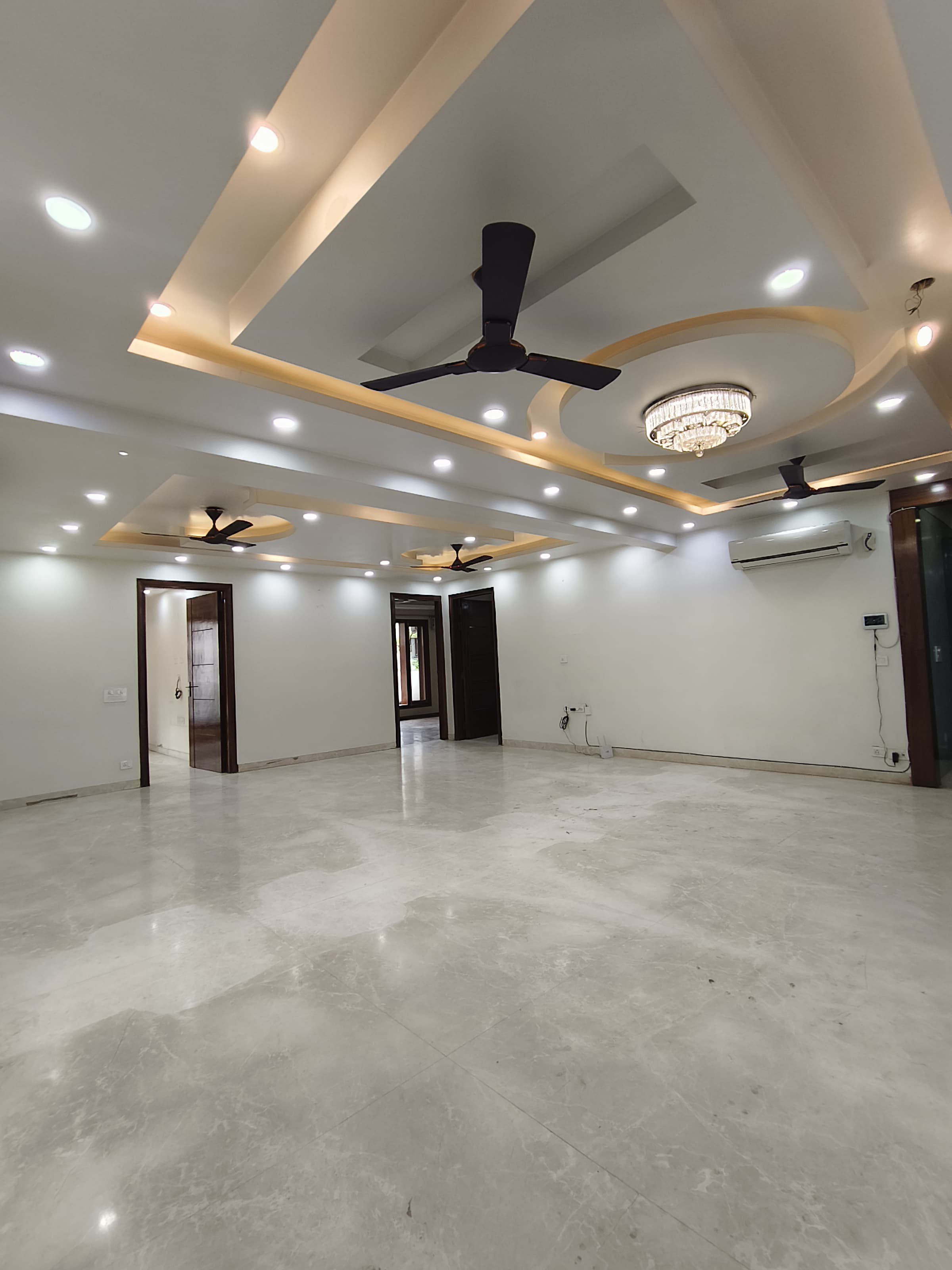 5 BHK + Servant Room Builder Floor For Rent in Golf Course Road