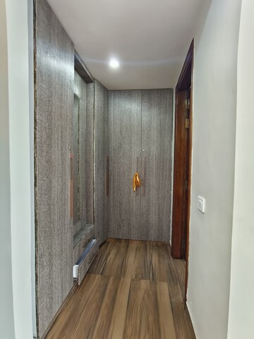 Furnished Amenities in 5 BHK Builder Floor at Golf Course Road – for Rent
