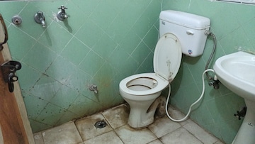 Attached Bathroom in 1 BHK Builder Floor at Vaishali Sector 5 – for Rent