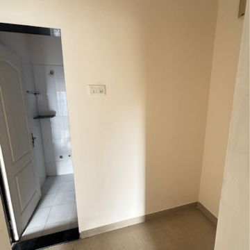 Room in 2 BHK Apartment at Rama Metro Life, Mumbai Bangalore Highway – for Rent