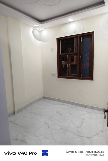 Room in 2.5 BHK Builder Floor at Laxmi Nagar – for Sale