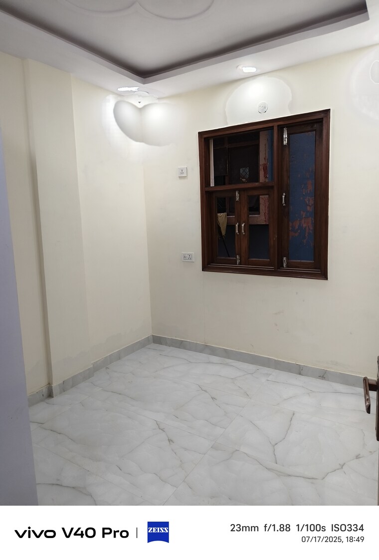 Room, laxmi nagar 2.5 Bedroom 50 Sq.Yd. Builder Floor In Laxmi Nagar Delhi 8964922