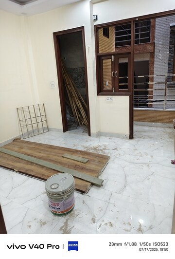 Room in 2.5 BHK Builder Floor at Laxmi Nagar – for Sale