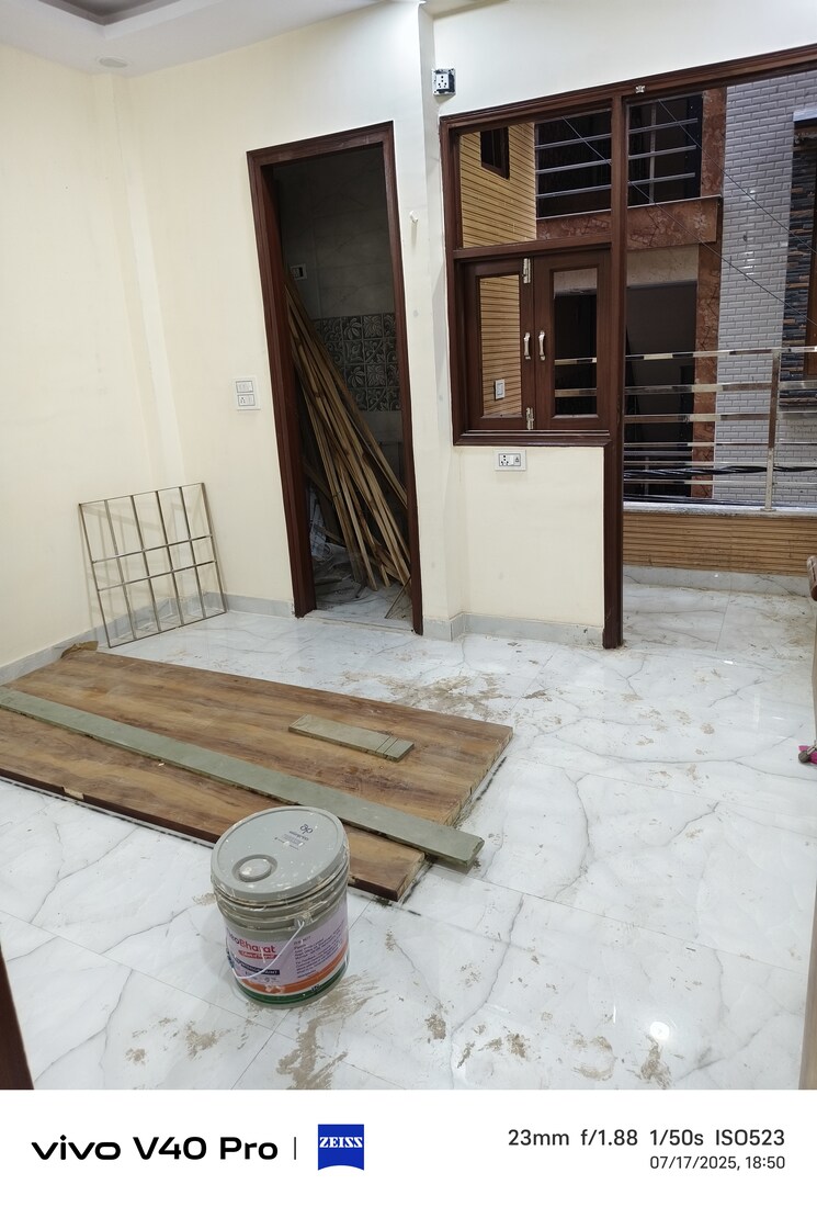 Room, laxmi nagar 2.5 Bedroom 50 Sq.Yd. Builder Floor In Laxmi Nagar Delhi 8964922
