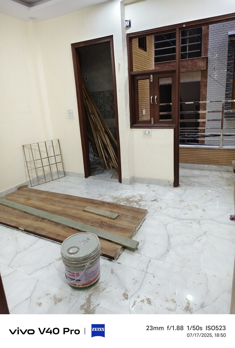 Room, laxmi nagar 2.5 Bedroom 50 Sq.Yd. Builder Floor In Laxmi Nagar Delhi 8964922