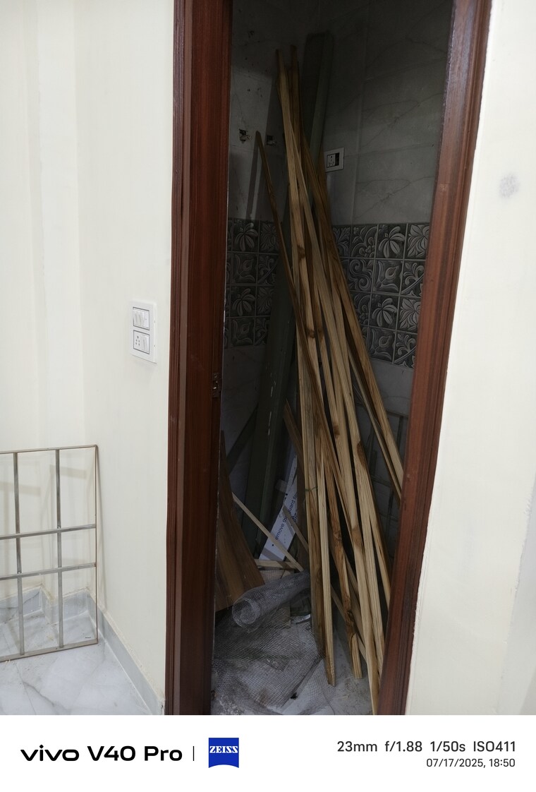 Balcony, laxmi nagar 2.5 Bedroom 50 Sq.Yd. Builder Floor In Laxmi Nagar Delhi 8964922