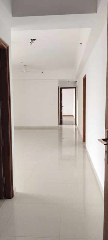 Room in 2 BHK Apartment at Zeta I Greater Noida – for Sale