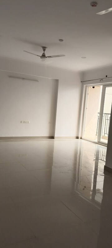 Room in 3 BHK Apartment at ATS Dolce, Zeta I Greater Noida – for Sale
