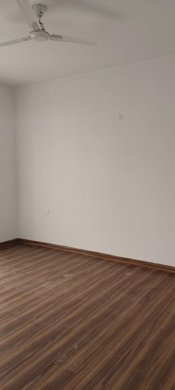 Room in 3 BHK Apartment at ATS Dolce, Zeta I Greater Noida – for Sale