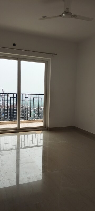Room in 3 BHK Apartment at ATS Dolce, Zeta I Greater Noida – for Sale