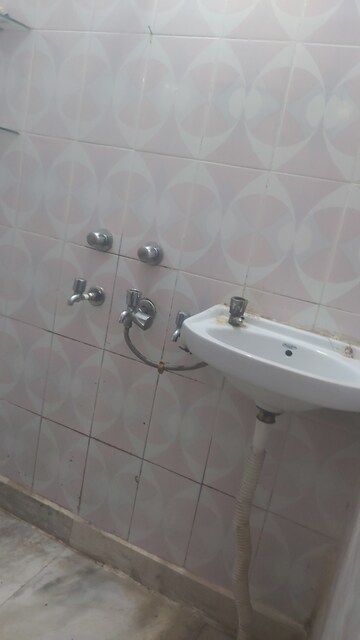 Bathroom in 2.5 BHK Builder Floor at Mayur Vihar – for Sale