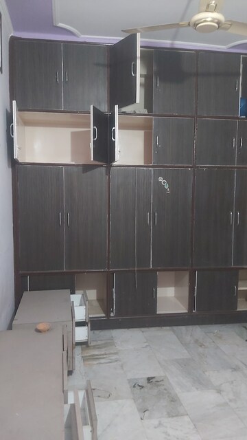 Furnished Amenities in 2.5 BHK Builder Floor at Mayur Vihar – for Sale