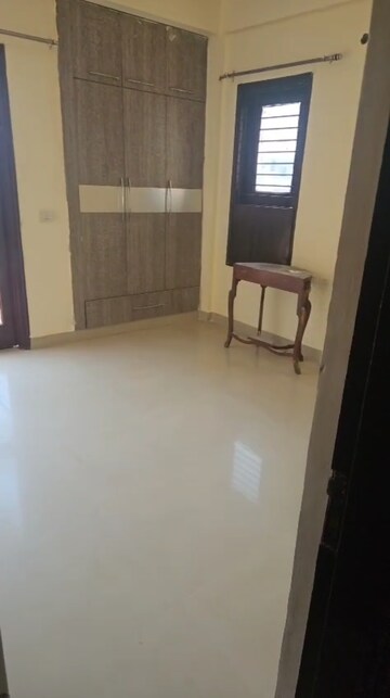 Room in 2.5 BHK Apartment at RPS Savana, Sector 88 – for Rent