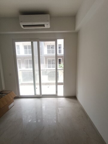 Room in 3 BHK Apartment at Smart World Orchard, Sector 61 – for Rent