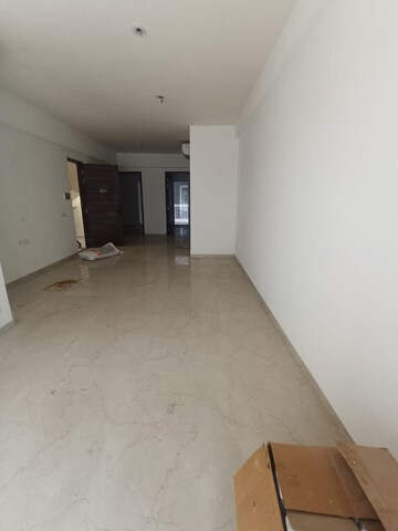 Room in 3 BHK Apartment at Smart World Orchard, Sector 61 – for Rent