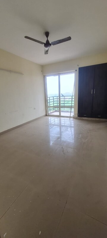 Room in 3 BHK Apartment at Satya The Hermitage, Sector 103 – for Rent