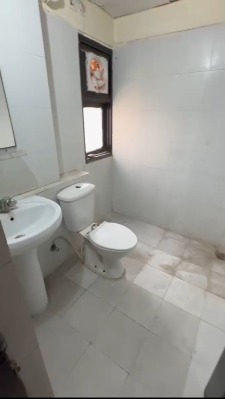 Bathroom, rps-savana 3.5 Bedroom 1862 Sq.Ft. Apartment In Sector 88 Faridabad 8965093