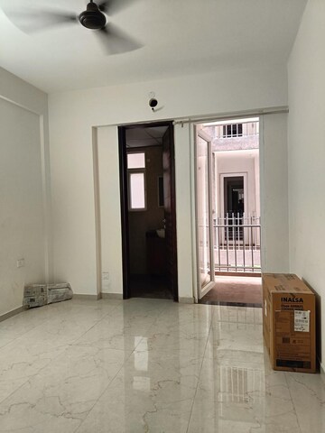 Room in 3.5 BHK Apartment at Smart World Gems, Sector 89 – for Rent