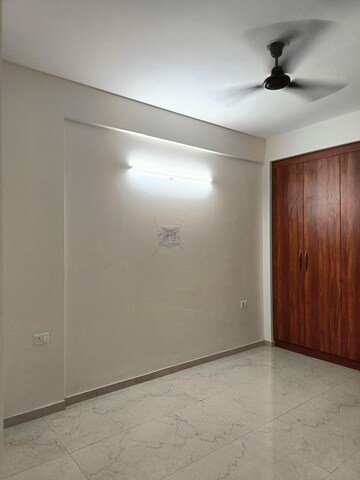 Room in 3.5 BHK Apartment at Smart World Gems, Sector 89 – for Rent