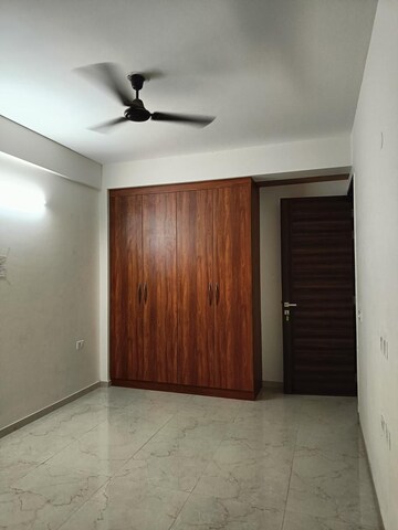 Room in 3.5 BHK Apartment at Smart World Gems, Sector 89 – for Rent