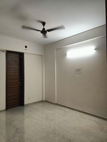 Room in 3.5 BHK Apartment at Smart World Gems, Sector 89 – for Rent