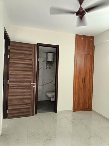 Room in 3.5 BHK Apartment at Smart World Gems, Sector 89 – for Rent